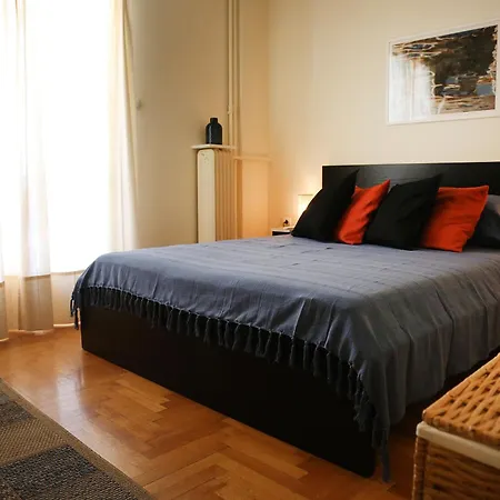 Apartment Postmodern In Pangrati
